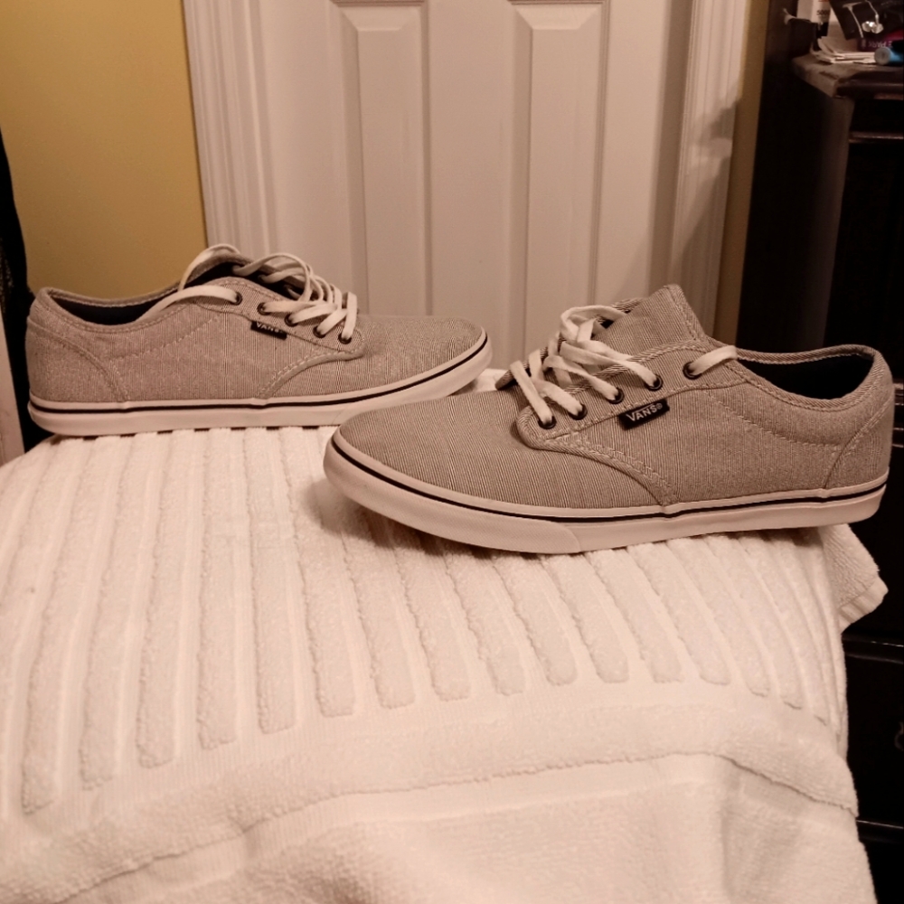 Women's Vans Black and White (Size 9)